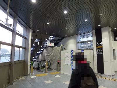 京都駅8番9番ホームへのエスカレーター